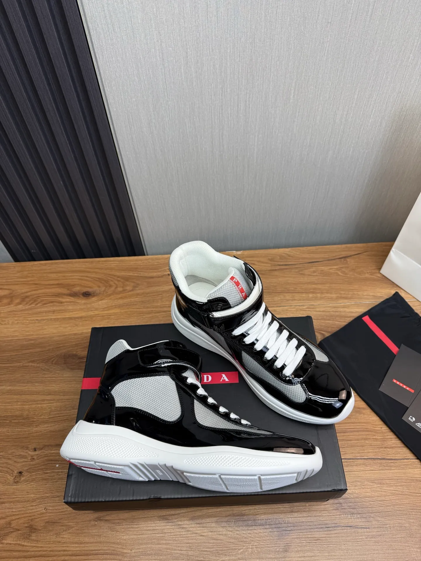 Men's shoes 700💰 [PRADA] Hot selling items🔥Must be recommended every day~~ Official website synchronized, 1:1 high quality shipments✔️ Imported cowhide fabric, cowhide lining, original bottom, high-end airplane box packaging🎁 38-45 (38.45 custom-made, non-refundable)